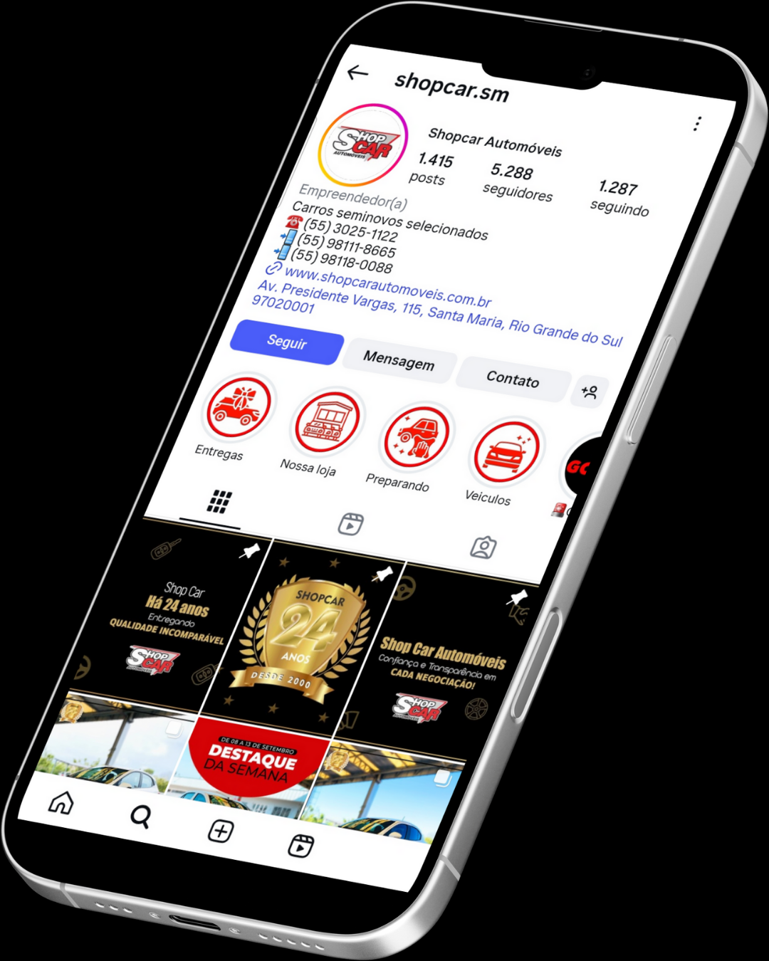 Celular exibindo o perfil do Instagram @shopcar.sm da Shopcar Automóveis, com a biografia e destaques