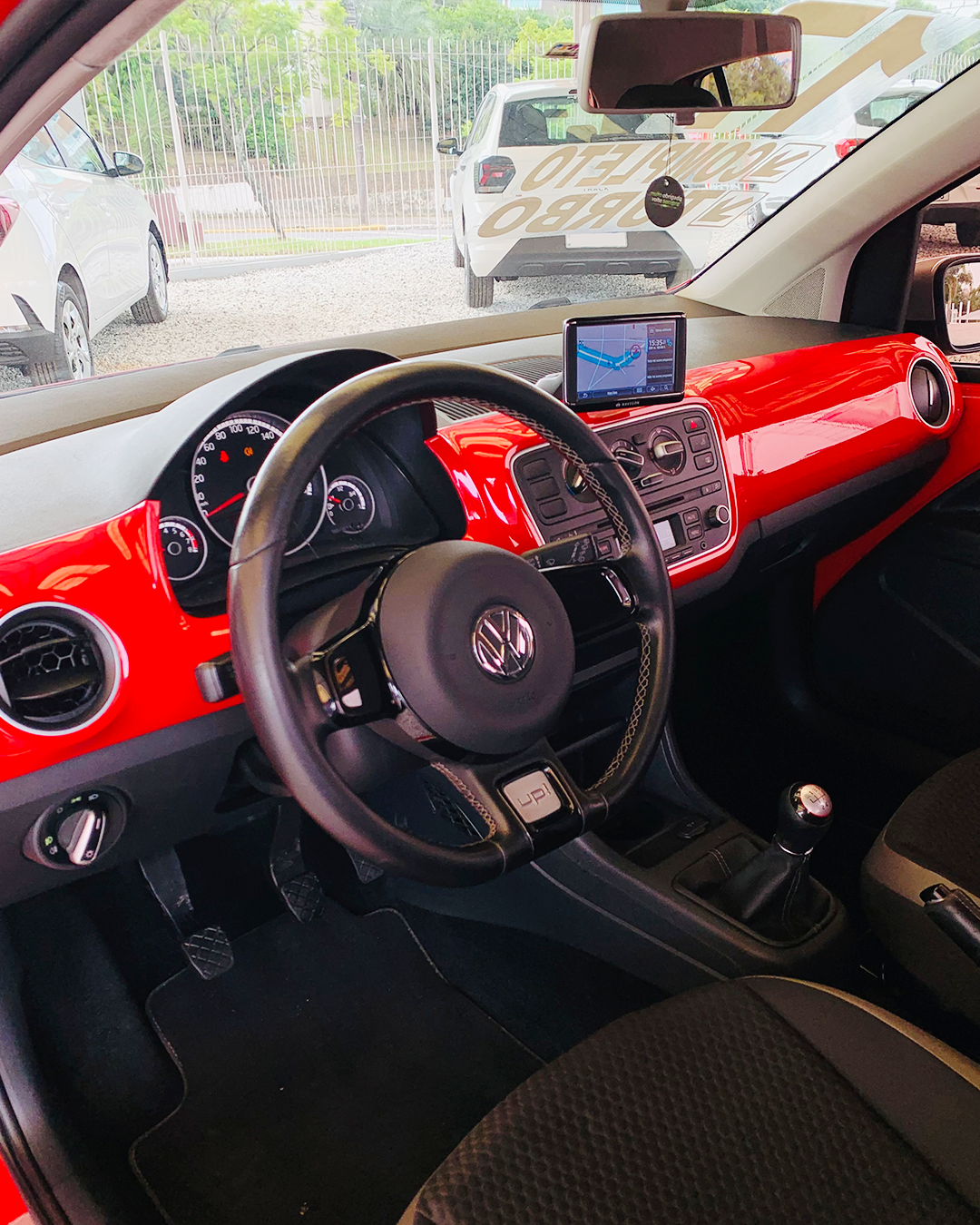 
Volkswagen UP! 2016/2017 completo									