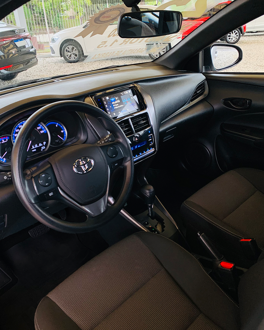 
Toyota Yaris 2024/2025 completo									