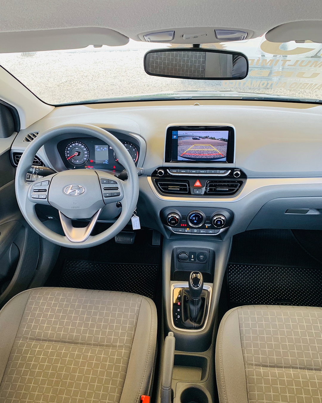 
Hyundai HB20S 2024/2025 completo									