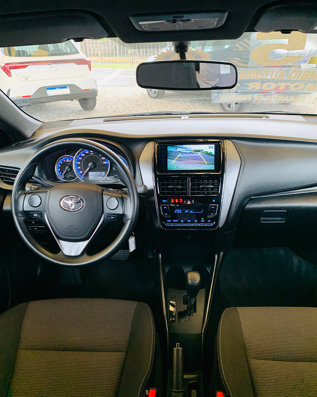 
Toyota Yaris 2024/2025 completo									