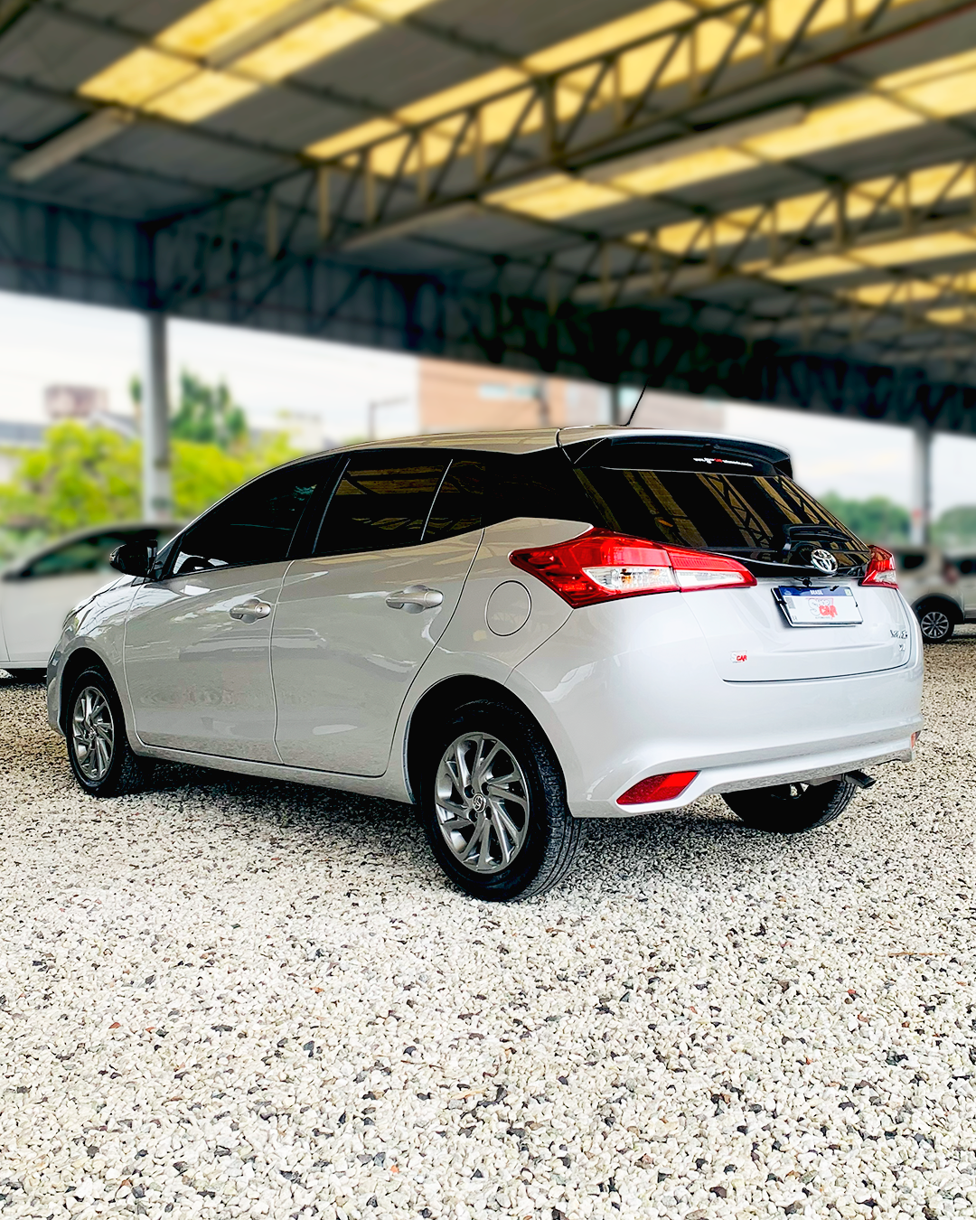 
Toyota Yaris 2024/2025 completo									